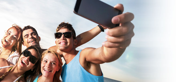 bnr-bg-2degrees-mobile-people-phone